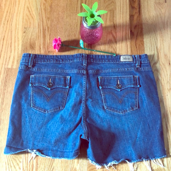 Levi's Pants - LEVI’S 🌹 JEAN DENIM STRETCH FRINGED SHORTS Sz 20